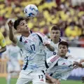 Glendale (United States), 28/06/2024.- Warren Madrigal (L) of Costa Rica in action against Johan Mojica (R) of Colombia during the first half of the CONMEBOL Copa America 2024 group D soccer match between Colombia and Costa Rica, in Glendale, Arizona, USA, 28 June 2024. EFE/EPA/JOHN G. MABANGLO