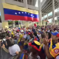 Venezolanos reunidos en el Parque José Martí, Miami