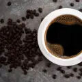 Muchas personas eligen comenzar su día con una taza de café