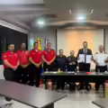 Bomberos de Cali con bomberos y autoridades en prevención de emergencias de Ecuador.
