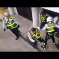 Video de presunto uso desmedido de la fuerza por agentes de tránsito en Cali.