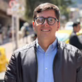 Luis Alejandro Peche, analista político, y Yendri Velásquez, defensor de derechos humanos y activista LGBTIQ+.