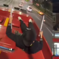 Jóvenes lanzaron pirotecnia en TransMilenio