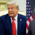 El presidente de Estados Unidos, Donald Trump; el senador Bernie Moreno; y el presidente colombiano Gustavo Petro.
