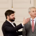 El presidente de Chile, Gabriel Boric (i), y el presidente electo, José Antonio Kast, se reúnen en el Palacio de la Moneda.