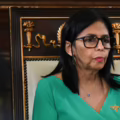 Régimen de Venezuela informa que no está previsto que su jefa interina, Delcy Rodríguez, viaje fuera del país