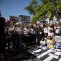 Familiares de presos políticos participantes en una protesta frente al Palacio de Justicia, en Caracas (Venezuela).