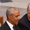 Donald Trump habla con el expresidente Barack Obama durante el funeral de Jimmy Carter.
