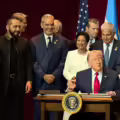 El presidente de Estados Unidos, Donald Trump (c), junto a mandatarios latinoamericanos durante la cumbre 