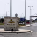 Un dron de fabricación iraní tipo Shahed impactó la base aérea británica de RAF Akrotiri, en el oeste de la isla, causando daños menores.
