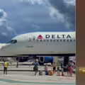 Fuego en el ala de un avión Delta que salía de Brasil a EE. UU. / marzo 2026