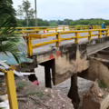 Fotografía que muestra daños en la estructura del Puente Internacional Francisco de Paula Santander, en Cúcuta (Colombia).