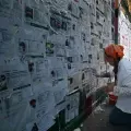 A pocos días del inicio del Mundial 2026, familiares de desaparecidos en México realizaron una impactante protesta cerca del estadio Azteca para visibilizar la crisis que vive el país. Con fotos, grafitis y mensajes desgarradores, los activistas exigieron que el mundo no ignore las más de 130.000 desapariciones registradas mientras millones de turistas llegarán para el torneo.