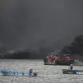 El siniestro en el sector artesanal de un puerto de Manabí movilizó a los organismos de socorro de Ecuador.