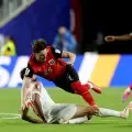 SAN FRANCISCO (United States), 17/06/2026.- Paul Wanner (top) of Austria in action against Nizar Al-Rashdan of Jordan during the FIFA World Cup 2026 group stage match Austria against Jordan, in San Francisco, USA, 16 June 2026. (Jordania) EFE/EPA/BENJAMIN FANJOY