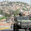 En la foto, de septiembre de 2025, un vehículo blindado Hunter TR-12 durante un patrullaje en algunas zonas de Cali