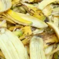 Cáscaras de banano y bicarbonato