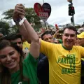 Flávio empezó su vida política a los 21 años, cuando se convirtió en diputado estatal de Río de Janeiro. En 2018 dio salto a nivel nacional al convertirse en senador.