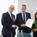 (De izq a der) John Swinney, líder del Partido Nacionalista Escocés (SNP), Rhun ap Iorwerth, de Plaid Cymru en Gales; Mary Lou McDonald, presidenta del partido republicano irlandés Sinn Féin; y Michelle O'Neill, vicepresidenta del partido republicano irlandés Sinn Féin