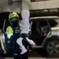 Gabriela, de siete años, fue encontrada sana y salva dentro de la camioneta y se reencontró con su familia pocos minutos después.