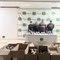 Durante los operativos fueron incautados estupefacientes, dinero en efectivo, un arma traumática, celulares y suplementos que presuntamente no contaban con registro sanitario.