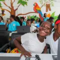 Niños y niñas de Palenque disfrutan de su Centro de Innovación Tecnológica Orika.