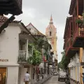 Cartagena de Indias Centro Histórico, como telón de fondo la cúpula de la Catedral de Santa Catalina de Alejandría