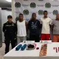 Los capturados en el operativo.