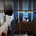 Grandes cadenas de televisión de Estados Unidos suspenden la cobertura conjunta de la administración Trump tras el veto a tres medios de comunicación