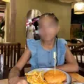 Sarita tiene 11 años y practica natación en Ibagué.
