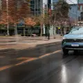 Antes eran a diésel, hoy son a baterías: la apuesta de Peugeot para sus vans y vehículos utilitarios