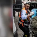 El periodista Jaafar Ashtiyeh fue trasladado a un hospital después de ser atacado