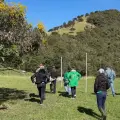 La presencia de un puma en la zona rural de La Calera fue confirmada mediante imágenes de una cámara de seguridad instalada en uno de los predios afectados.