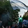 Personas participan en una manifestación contra el Gobierno del presidente de Argentina, Javier Milei en Buenos Aires.