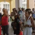Mujeres adultas mayores, hacen fila para entrar al comedor de la  Comunidad de Sant’Egidio de La Habana Vieja. Junio 25, 2026.