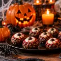 Mesa de Halloween con Dulces y Bebidas Espeluznantes