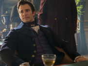 Benedict Bridgerton (interpretado por Luke Thompson) en la serie de Netflix Bridgerton