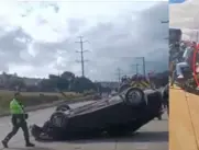 Reportan grave accidente en Bogot?? con carro volcado en la avenida Boyac??; autoridades hacen presencia en la zona