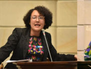 Isabel Zuleta y Gloria Fl??rez.