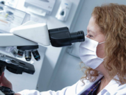 Minciencias otorgará becas a jóvenes científicos para estancias de investigación