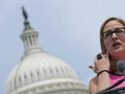 La senadora estadounidense Kyrsten Sinema.