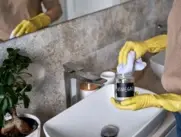 Es usado para desinfectar lugares.