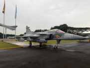 La maqueta de uno de los 17 aviones de combate Gripen.