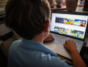 Datos del gobierno australiano indican que alrededor de 350.000 usuarios de Instagram y 150.000 de Facebook tienen entre 13 y 15 años