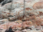 Pictogramas de Cerro Azul en la Serran??a de La Lindosa.