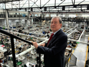 Mario Hernández en su plata de producción.