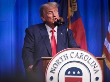 El exmandatario enfrenta 37 cargos por mal manejo de documentos clasificados.