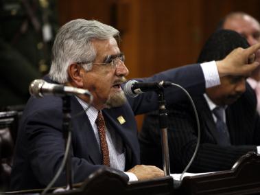 El representante Carlos Germán Navas Talero, durante el debate en la Comisión Primera de la Cámara de Representantes sobre el Referendo Político para la segunda reelección de Álvaro Uribe. (2008)