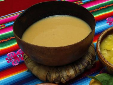 La chicha es una bebida ancestral colombiana (aunque hay otros países que tienen bebidas con el mismo nombre), producto del fermento del maíz u otros ingredientes.