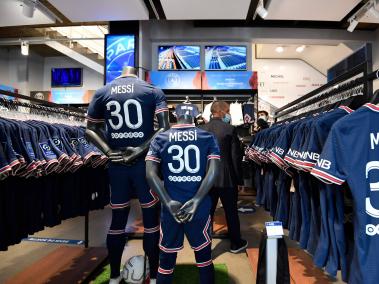 Camiseta de Messi en la tienda del PSG.